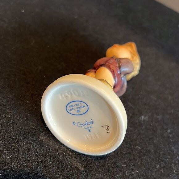 Goebel Hummel 490 "Carefree" First Issue - TMK7 - Picture 5 of 5